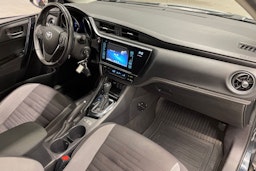 Harmaa Toyota Auris 2016 kuva 28.
