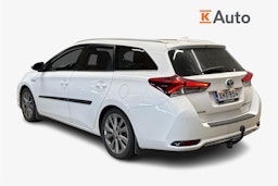 valkoinen Toyota Auris 2016 kuva 2.