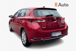 punainen Toyota Auris 2016 kuva 2.