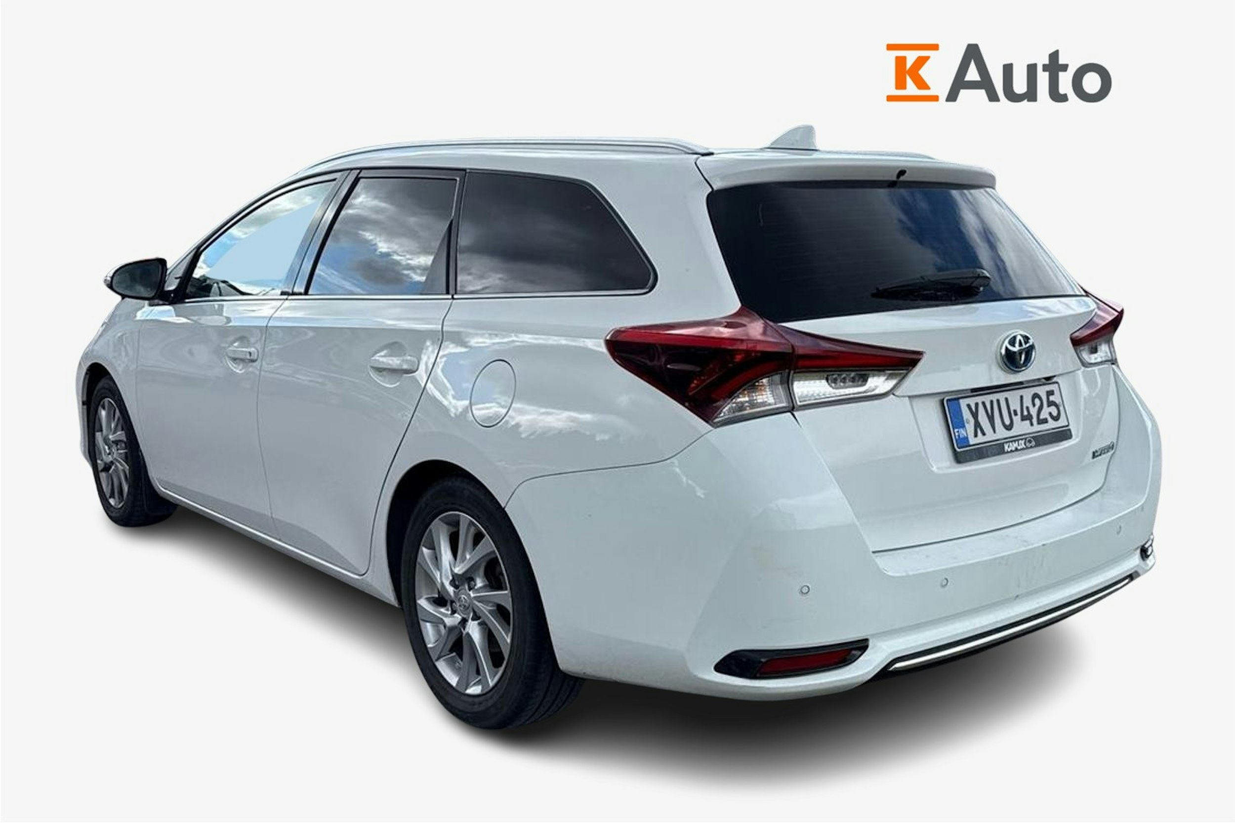 valkoinen Toyota Auris 2016 kuva 2.