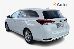 valkoinen Toyota Auris 2016 kuva 2.