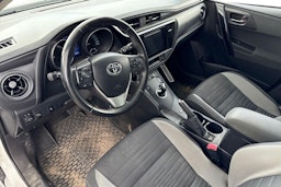 valkoinen Toyota Auris 2016 kuva 3.
