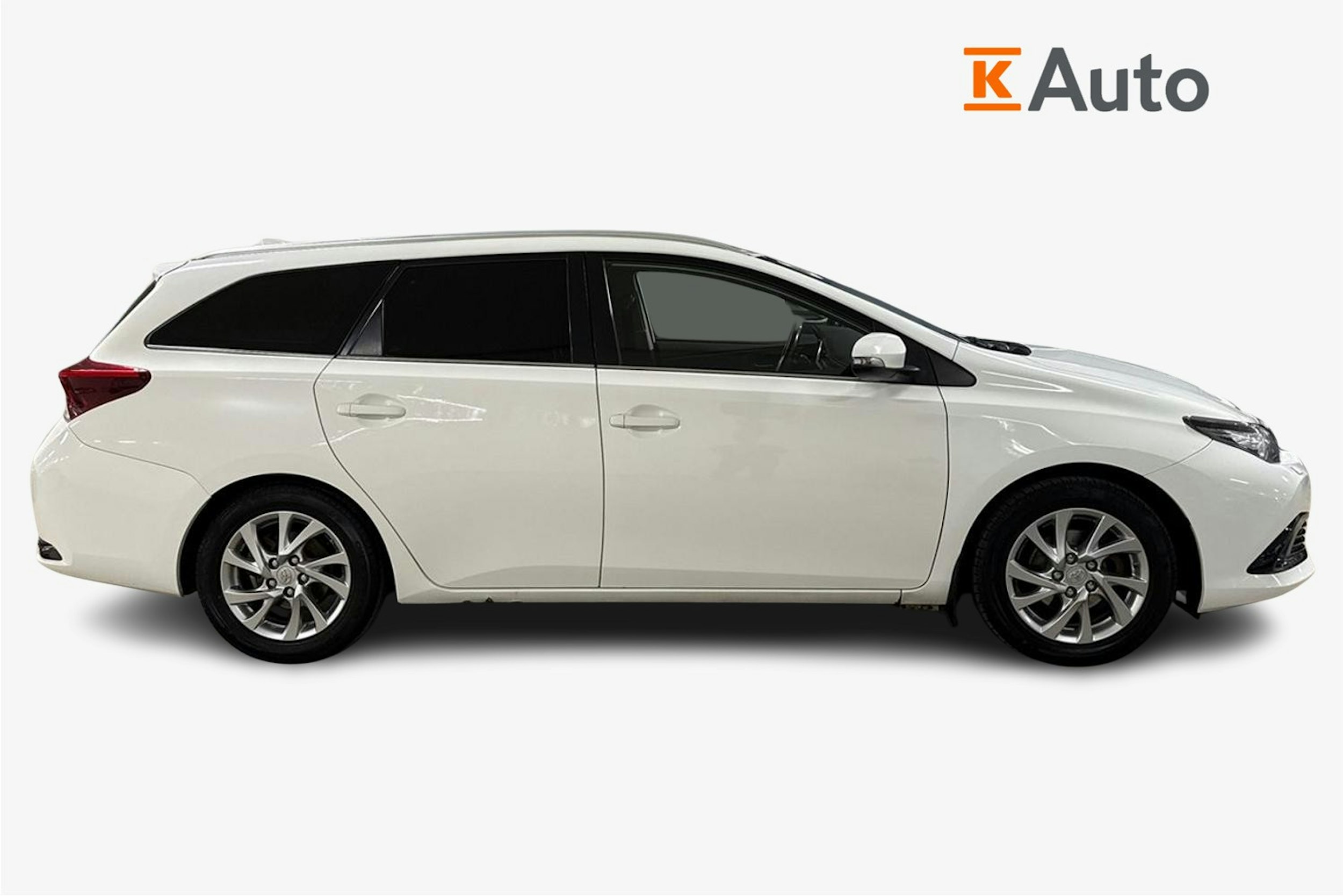 valkoinen Toyota Auris 2016 kuva 5.