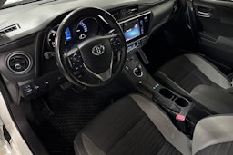 valkoinen Toyota Auris 2016 kuva 6.