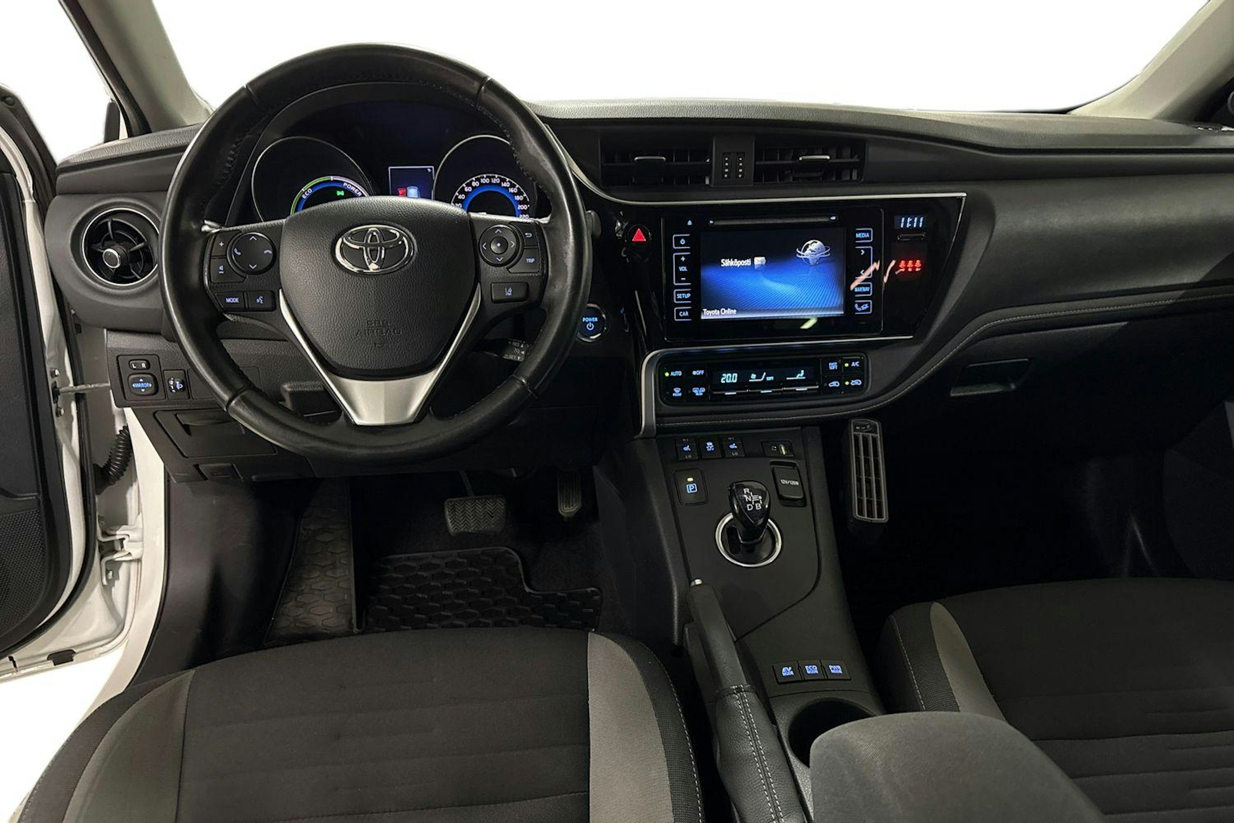 valkoinen Toyota Auris 2016 kuva 7.