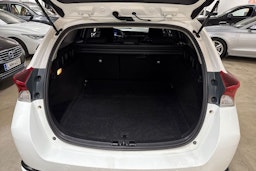 valkoinen Toyota Auris 2016 kuva 11.