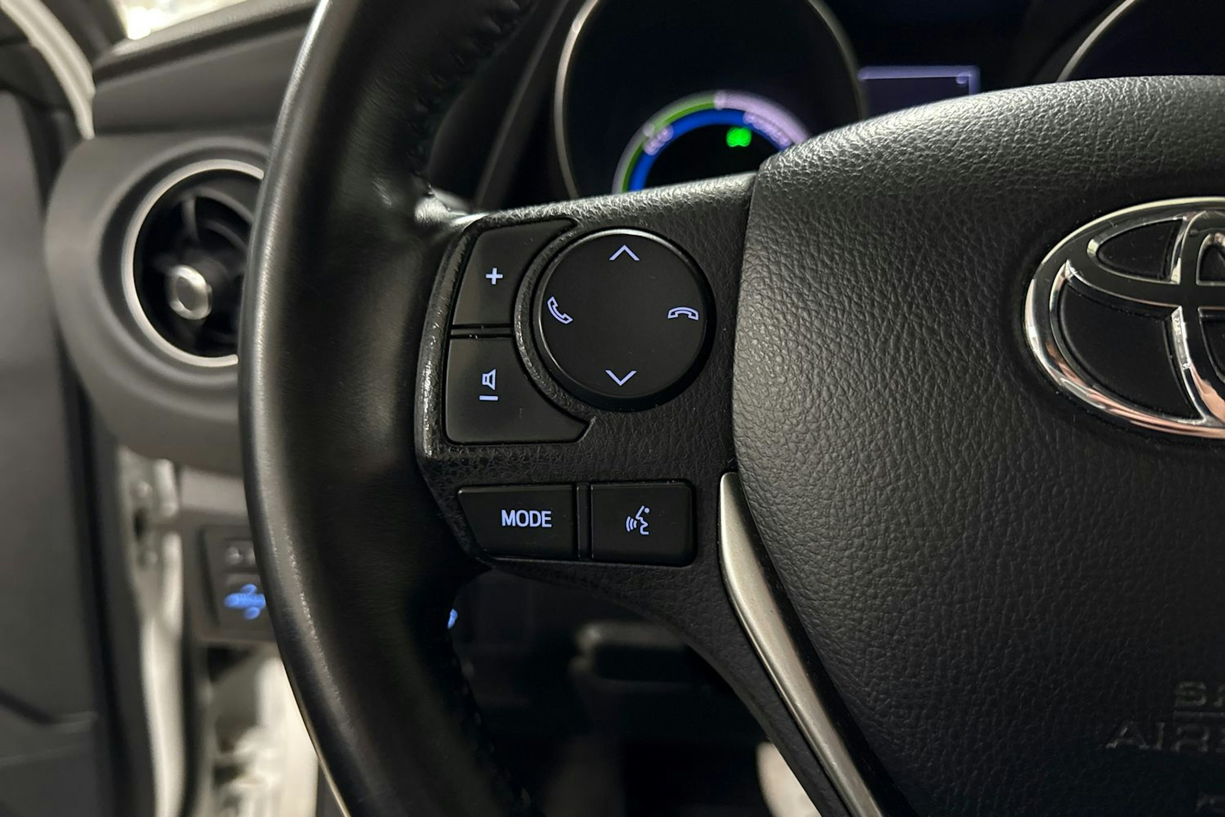 valkoinen Toyota Auris 2016 kuva 13.