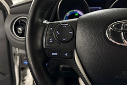 valkoinen Toyota Auris 2016 kuva 13.