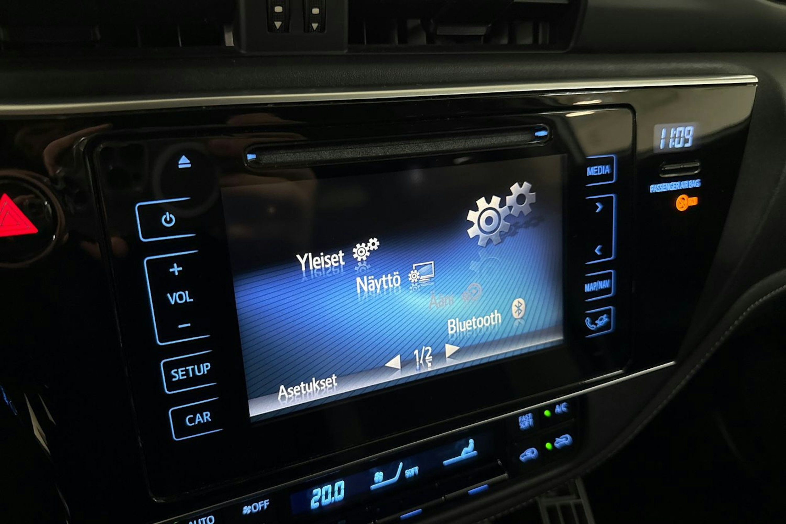 valkoinen Toyota Auris 2016 kuva 16.