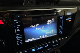 valkoinen Toyota Auris 2016 kuva 16.