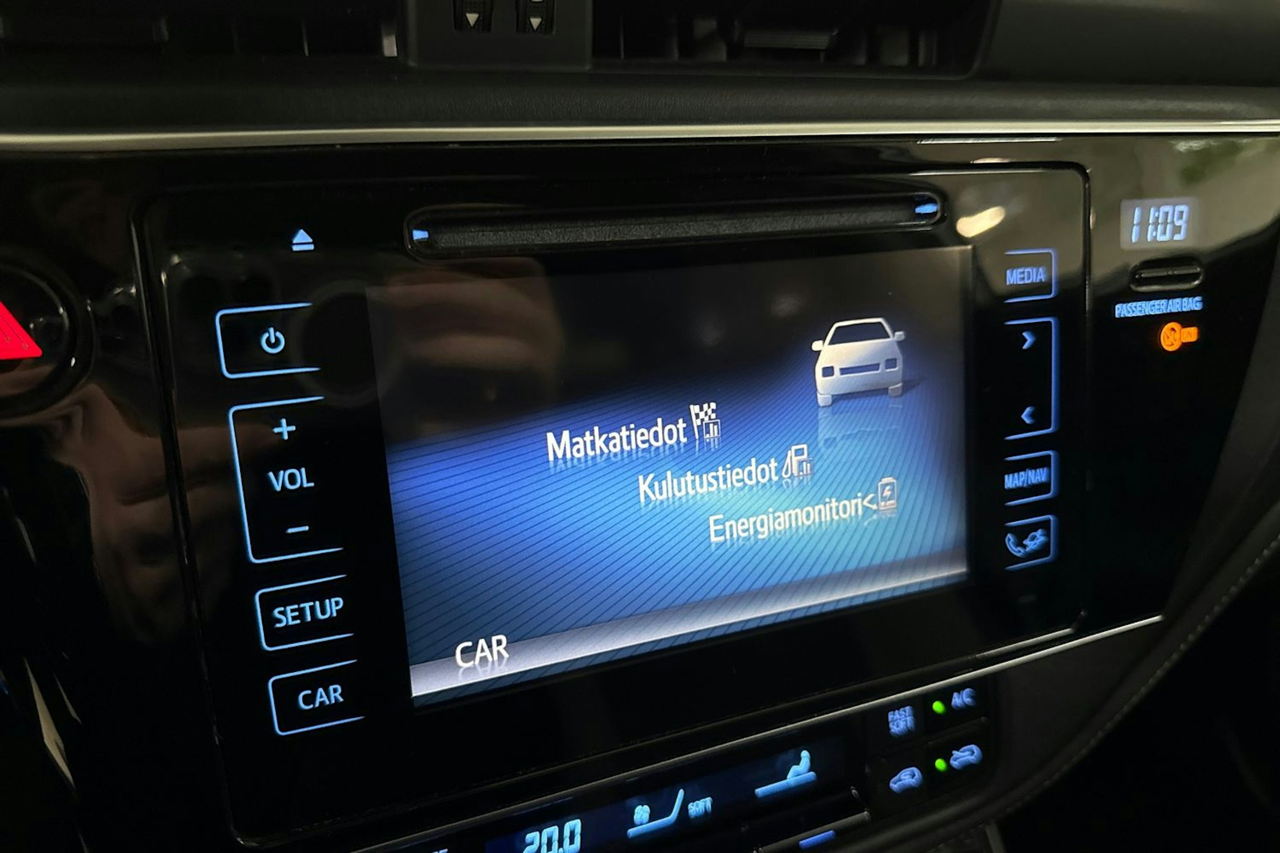 valkoinen Toyota Auris 2016 kuva 17.