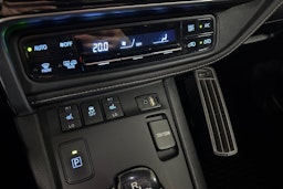 valkoinen Toyota Auris 2016 kuva 18.