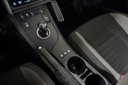 valkoinen Toyota Auris 2016 kuva 19.