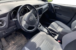 valkoinen Toyota Auris 2016 kuva 3.