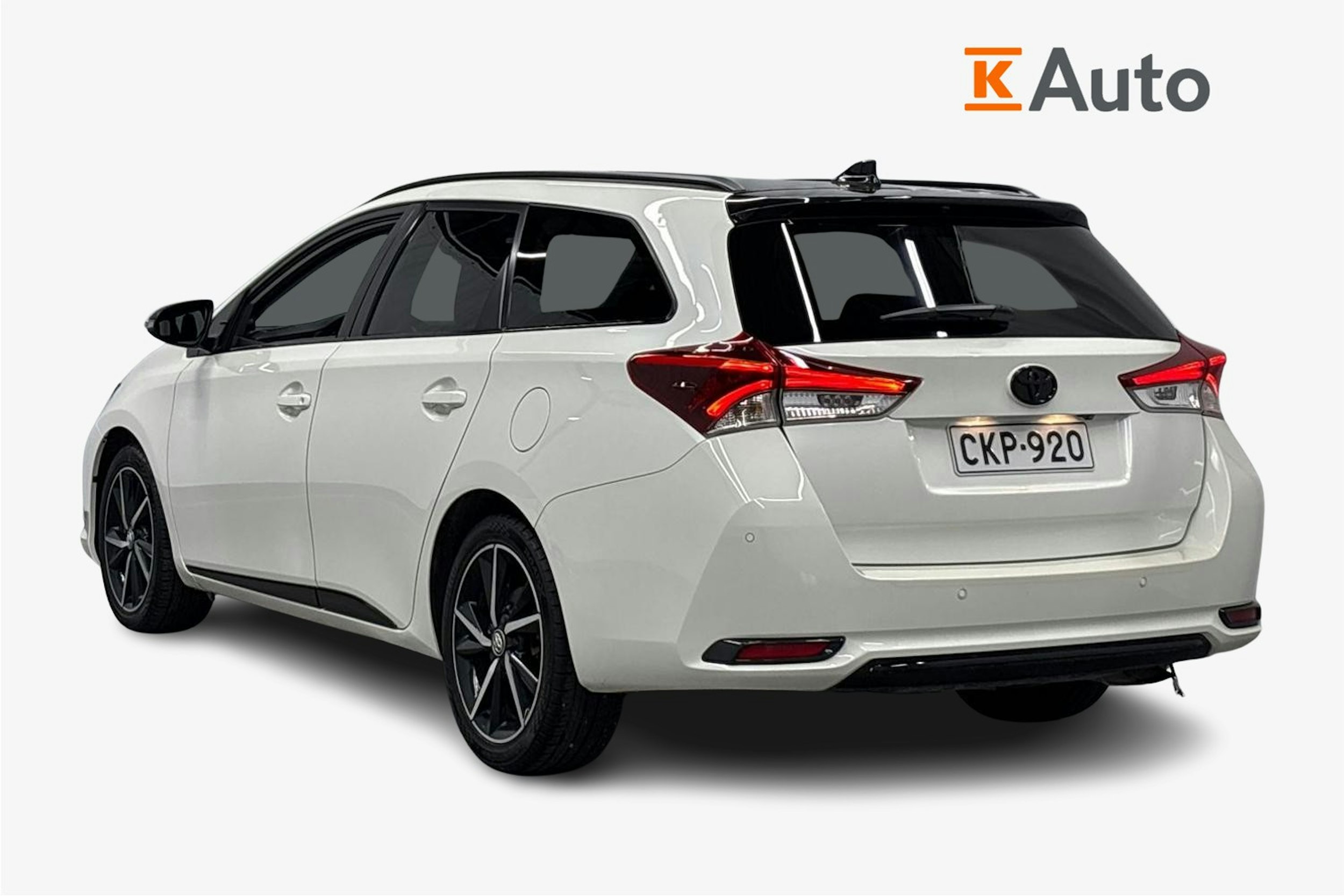valkoinen Toyota Auris 2017 kuva 2.