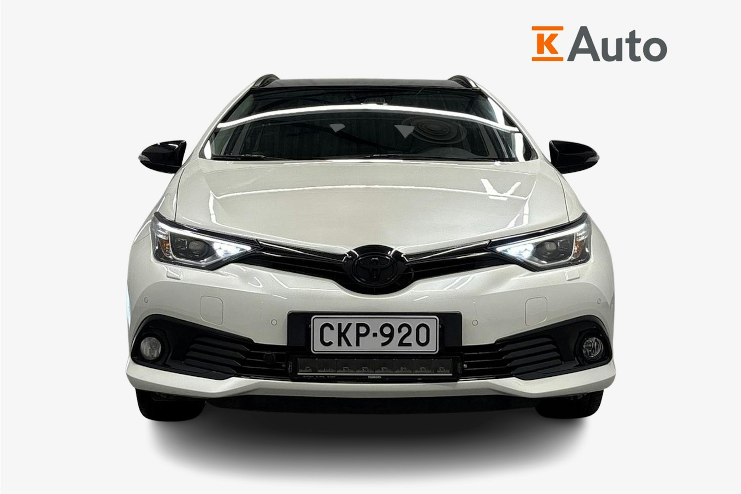 valkoinen Toyota Auris 2017 kuva 4.