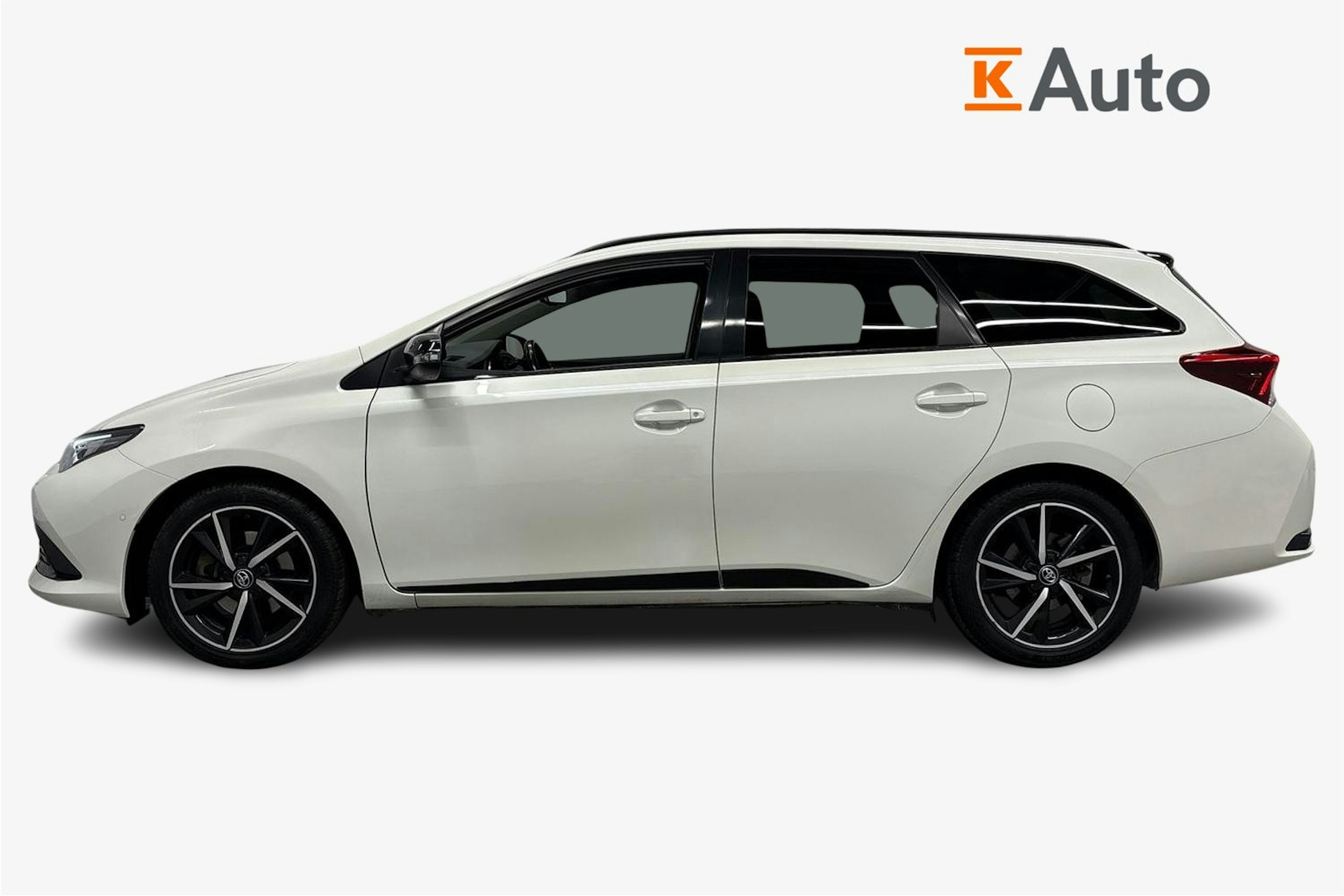 valkoinen Toyota Auris 2017 kuva 5.