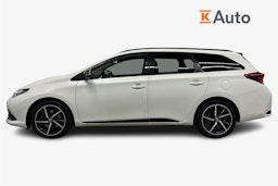 valkoinen Toyota Auris 2017 kuva 5.