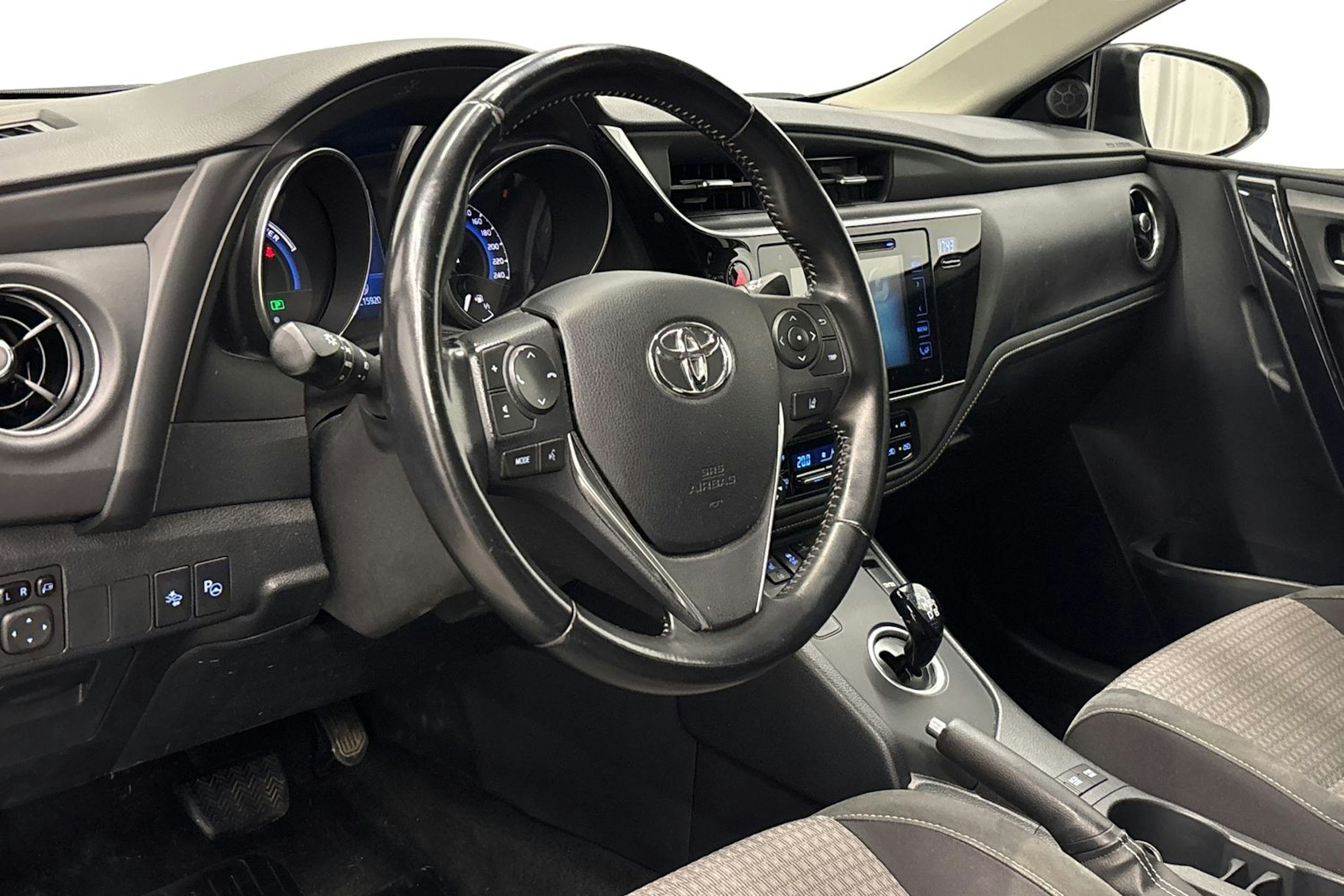 valkoinen Toyota Auris 2017 kuva 6.