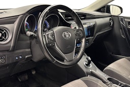 valkoinen Toyota Auris 2017 kuva 6.