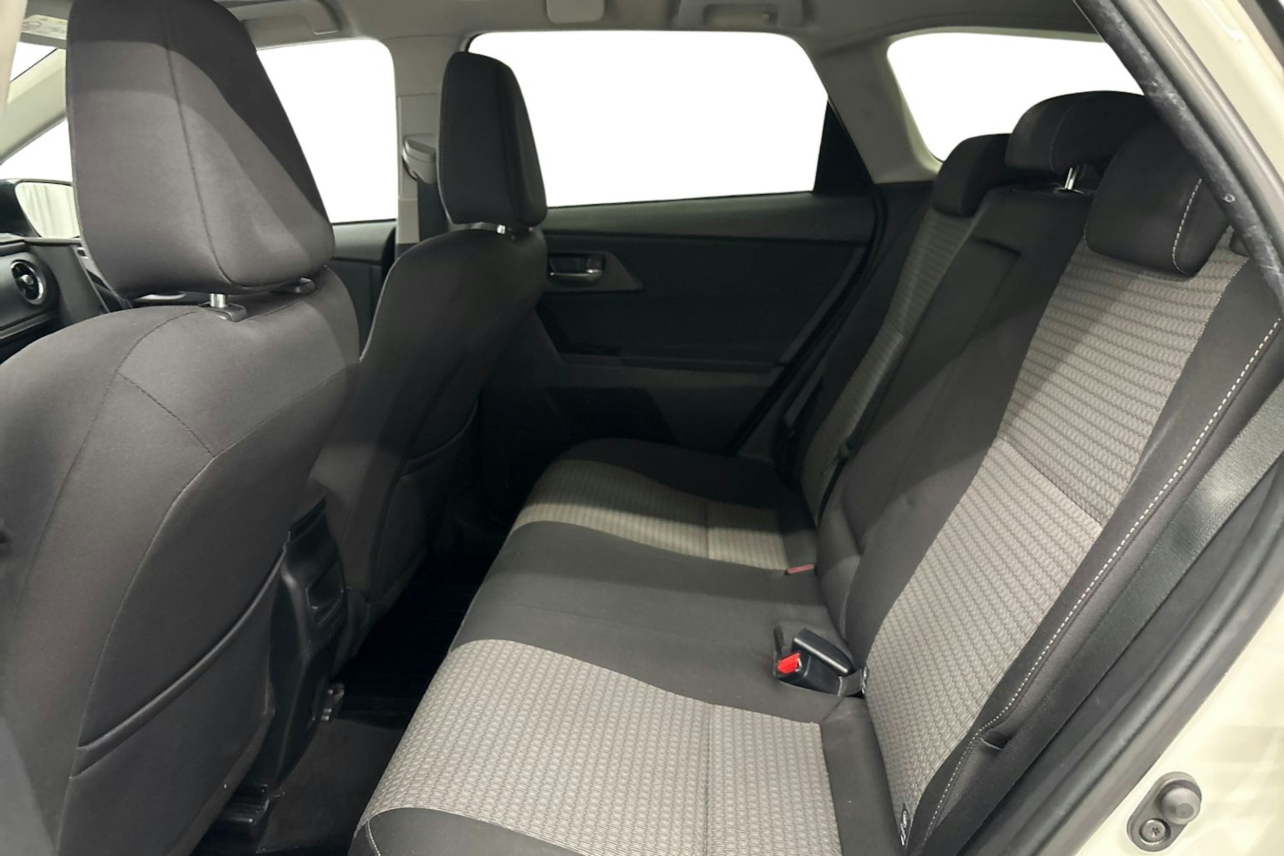 valkoinen Toyota Auris 2017 kuva 8.
