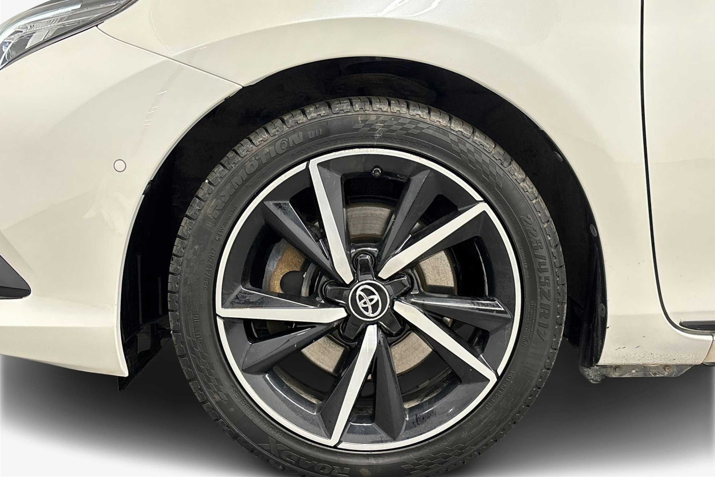 valkoinen Toyota Auris 2017 kuva 9.