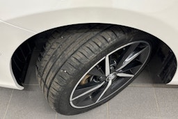 valkoinen Toyota Auris 2017 kuva 10.