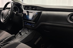 valkoinen Toyota Auris 2017 kuva 11.