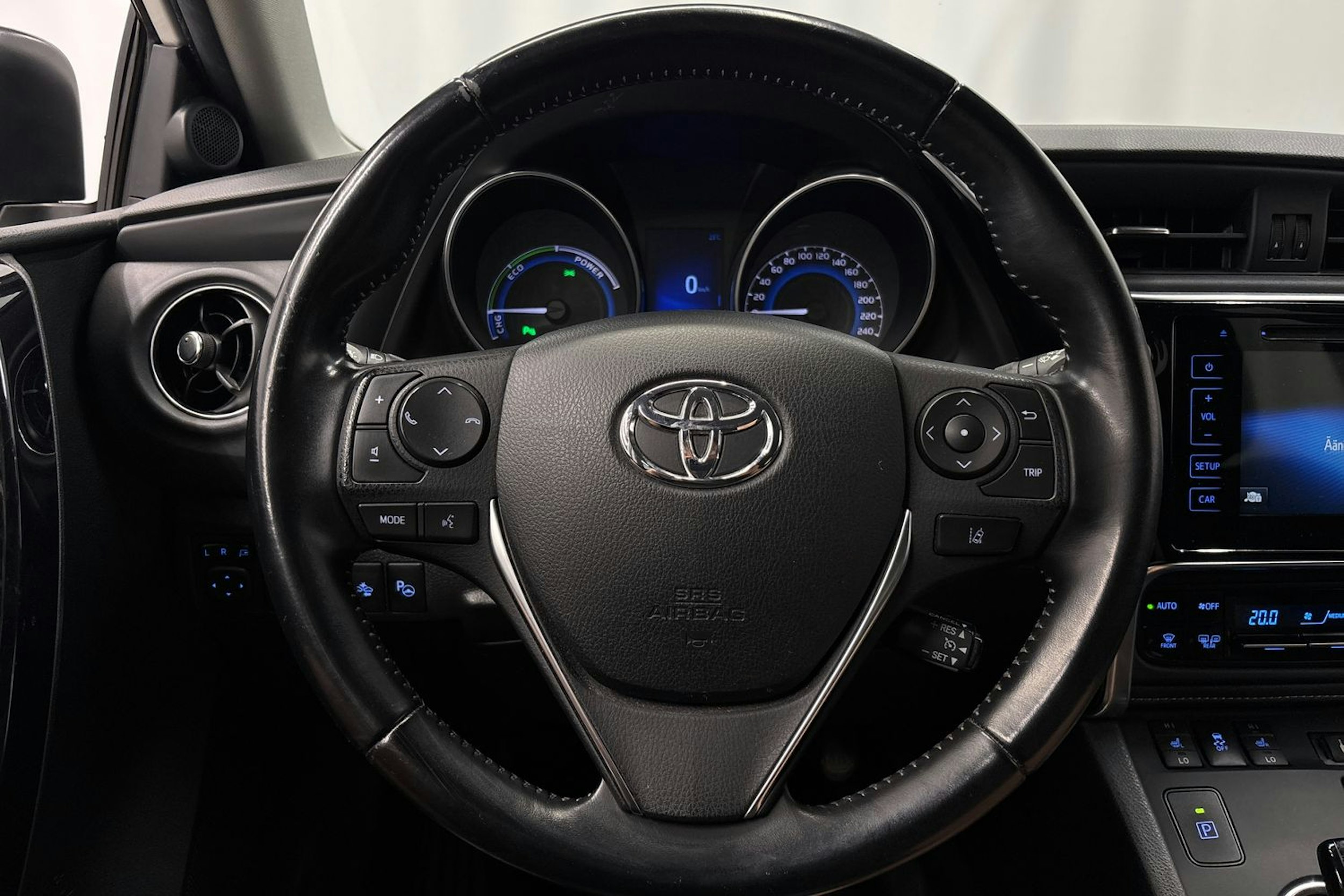 valkoinen Toyota Auris 2017 kuva 15.