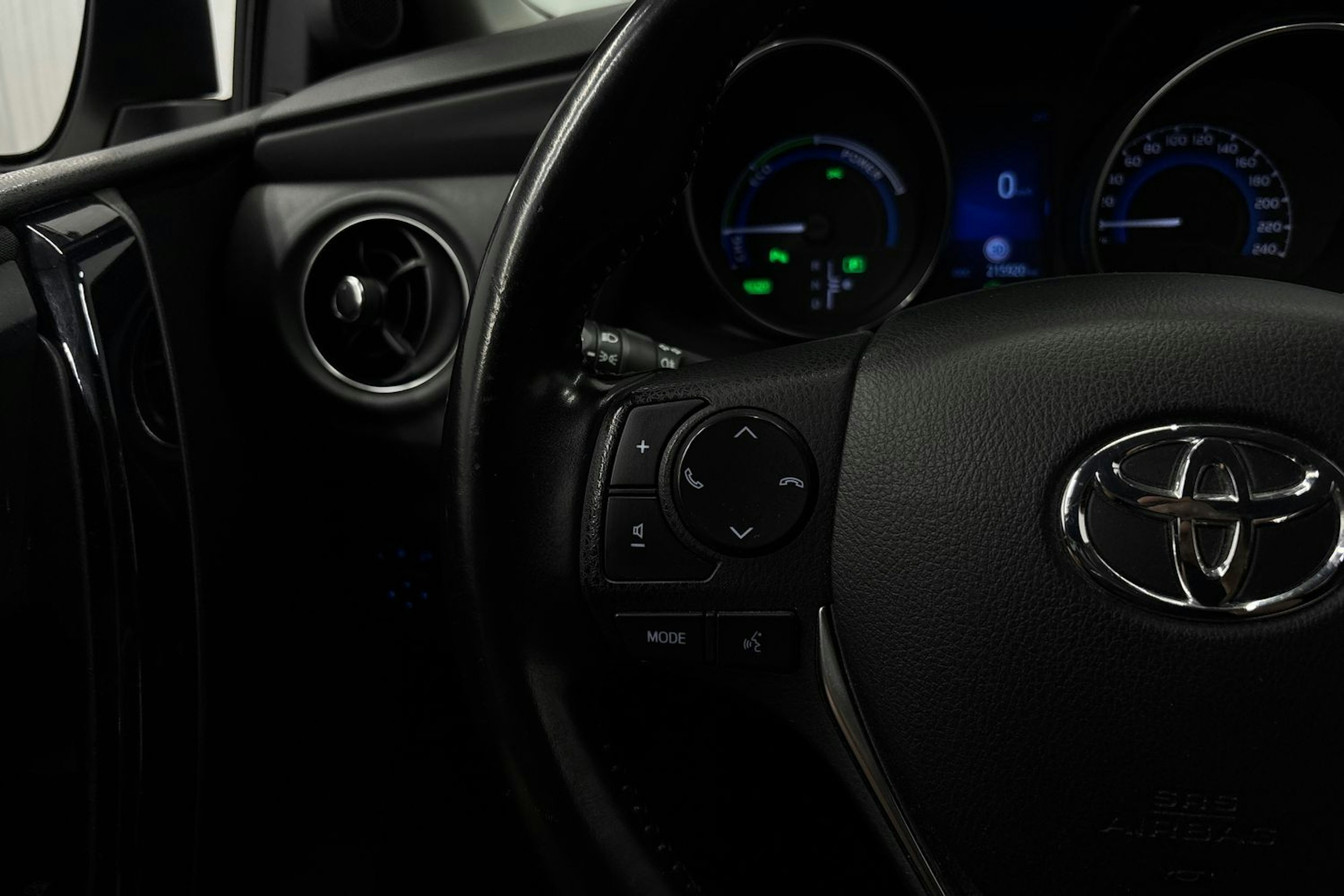 valkoinen Toyota Auris 2017 kuva 16.
