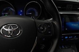 valkoinen Toyota Auris 2017 kuva 17.