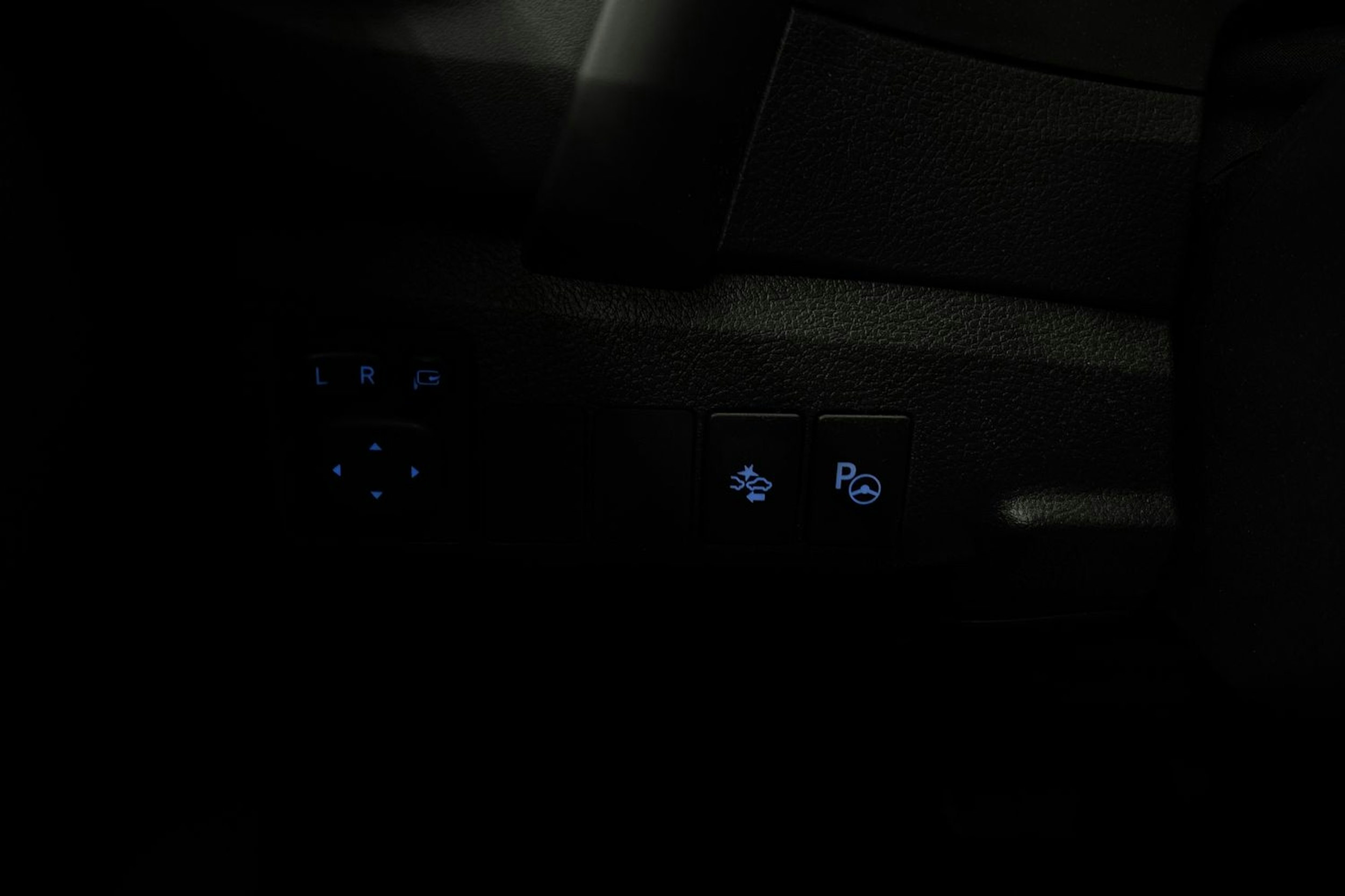 valkoinen Toyota Auris 2017 kuva 19.