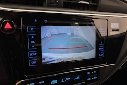 valkoinen Toyota Auris 2017 kuva 20.