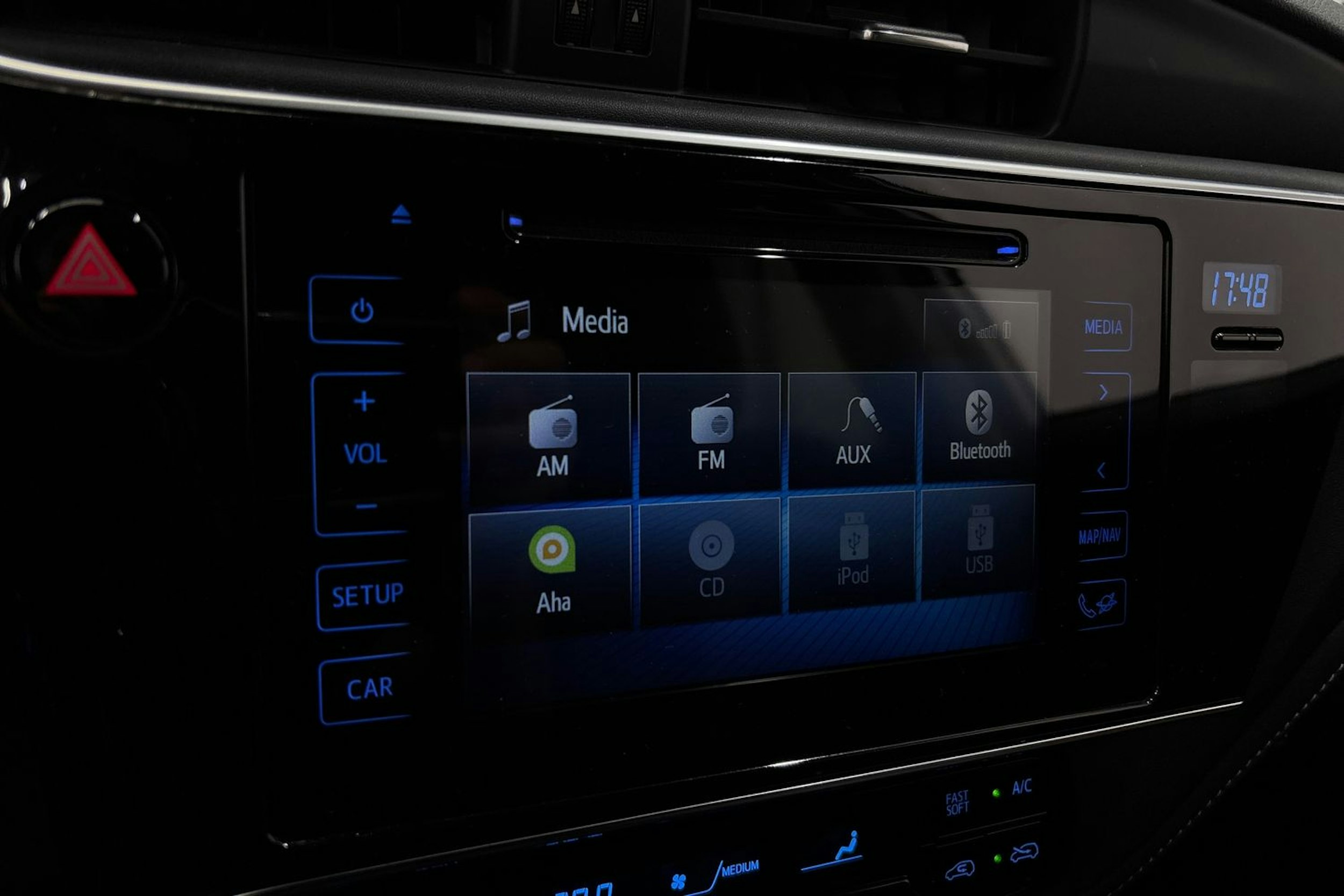 valkoinen Toyota Auris 2017 kuva 22.