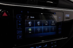 valkoinen Toyota Auris 2017 kuva 22.