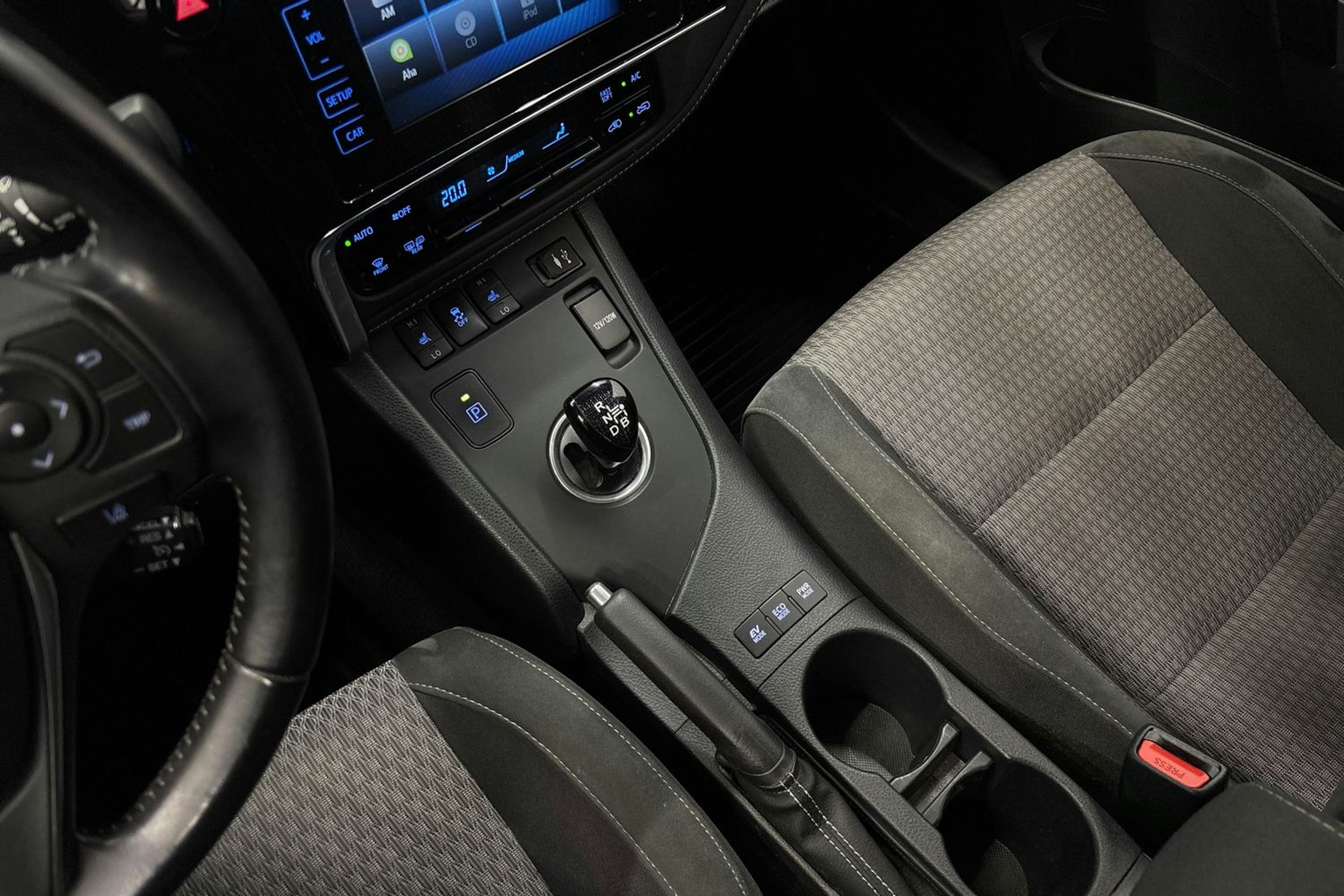 valkoinen Toyota Auris 2017 kuva 23.