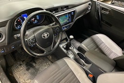 valkoinen Toyota Auris 2017 kuva 3.