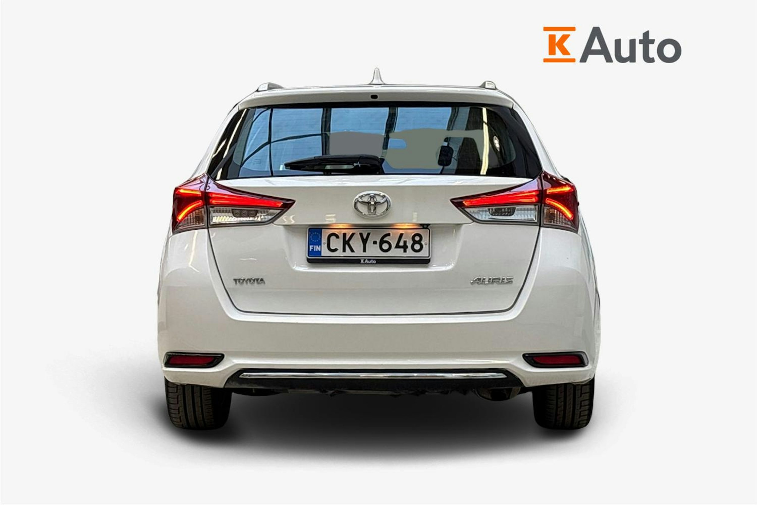 valkoinen Toyota Auris 2017 kuva 3.