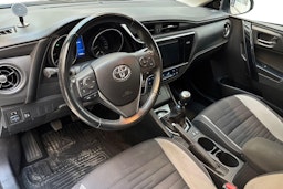 valkoinen Toyota Auris 2017 kuva 6.