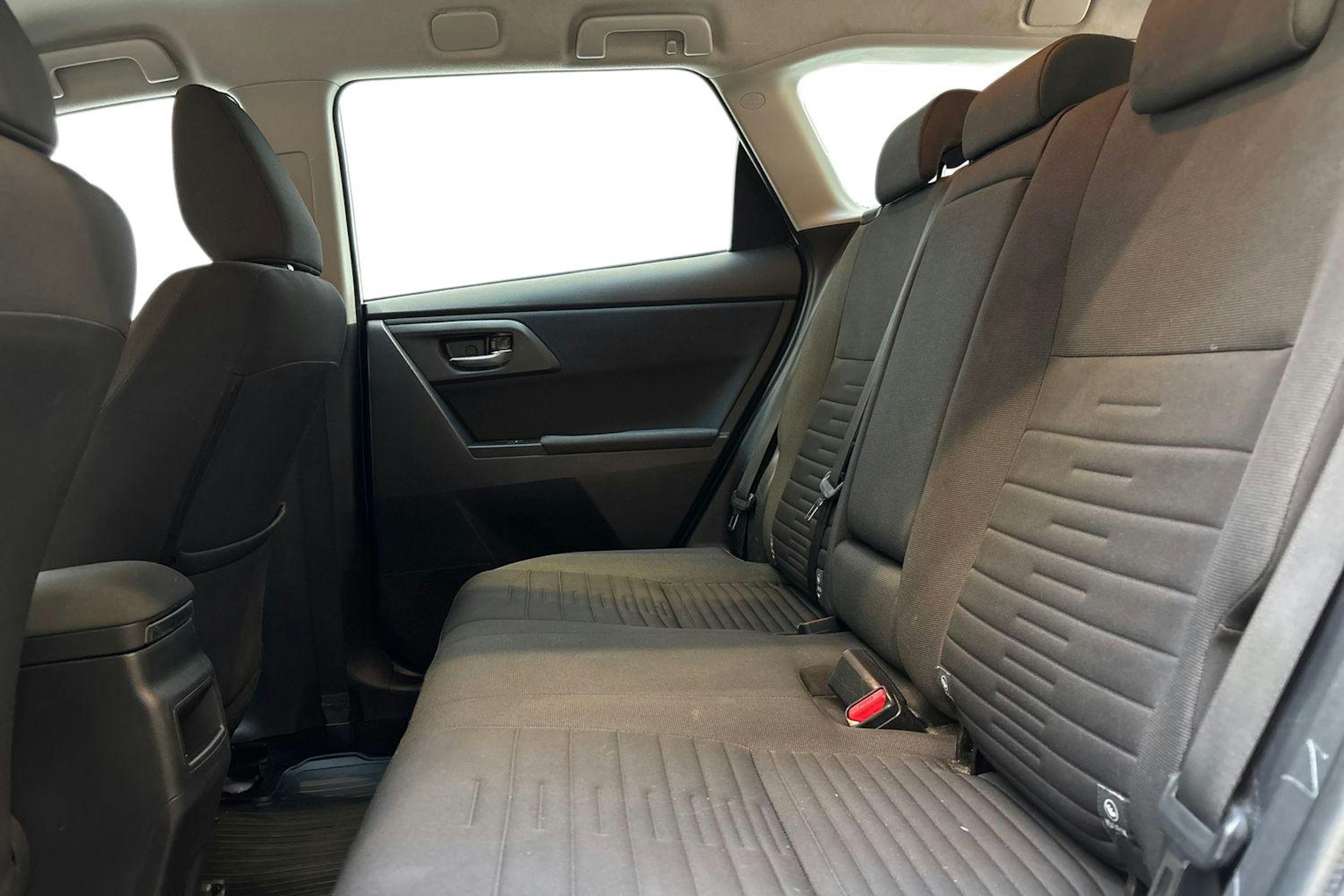 valkoinen Toyota Auris 2017 kuva 8.