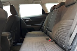 valkoinen Toyota Auris 2017 kuva 8.