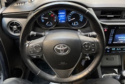 valkoinen Toyota Auris 2017 kuva 14.