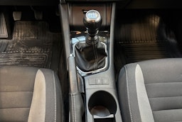 valkoinen Toyota Auris 2017 kuva 21.