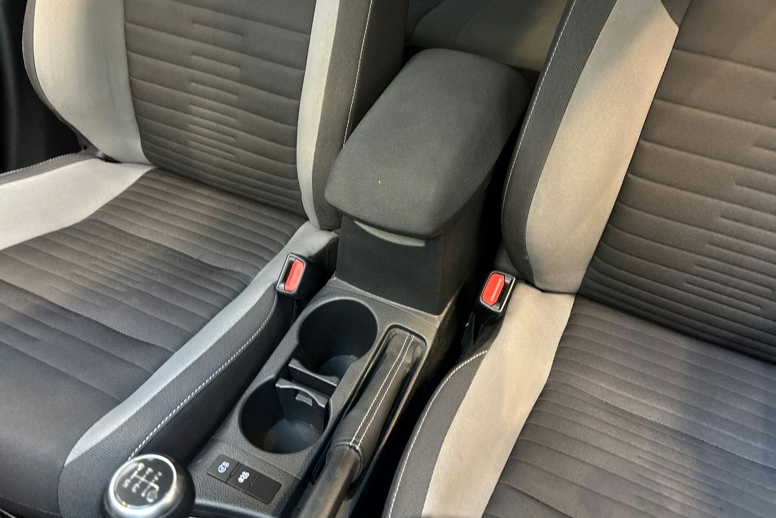 valkoinen Toyota Auris 2017 kuva 22.
