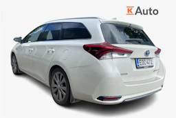 Valkoinen Toyota Auris 2017 kuva 2.