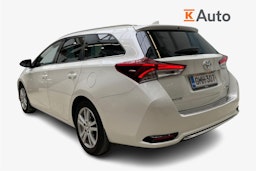 valkoinen Toyota Auris 2017 kuva 2.