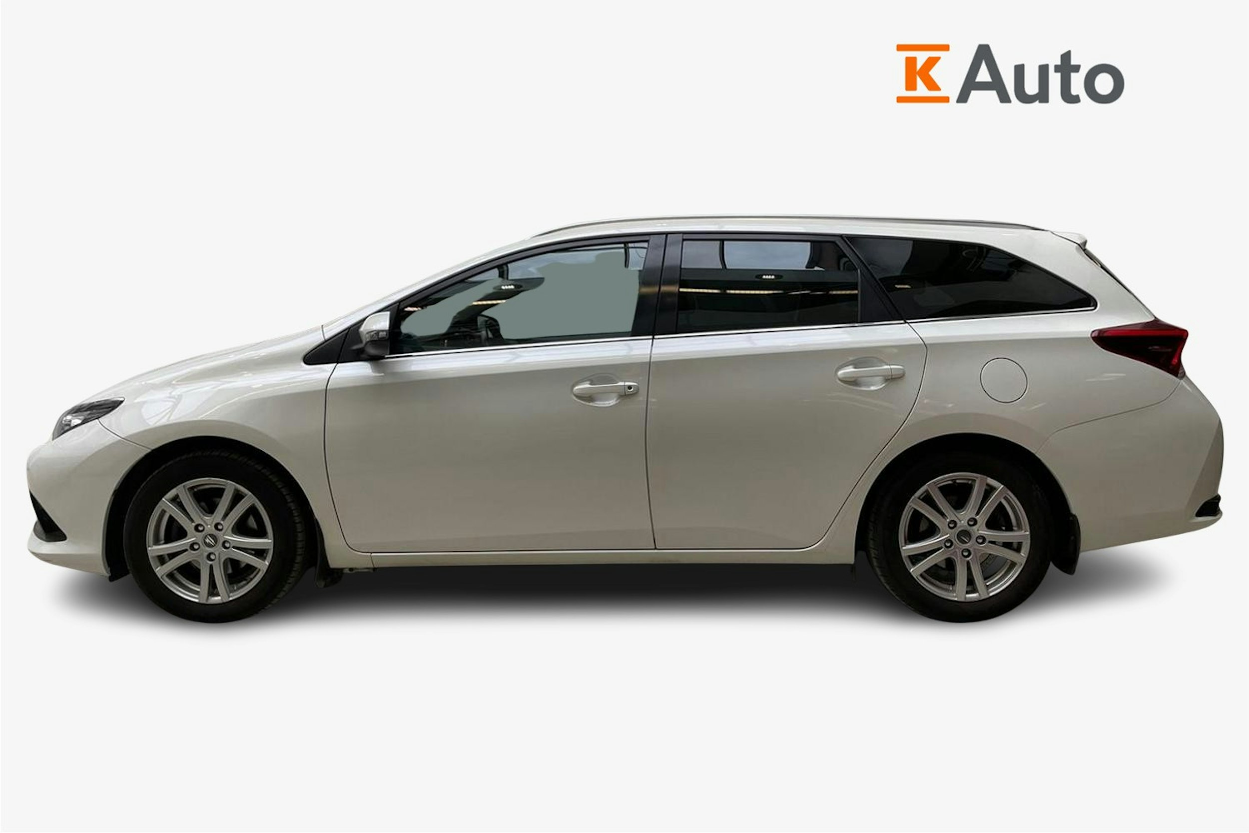 valkoinen Toyota Auris 2017 kuva 6.