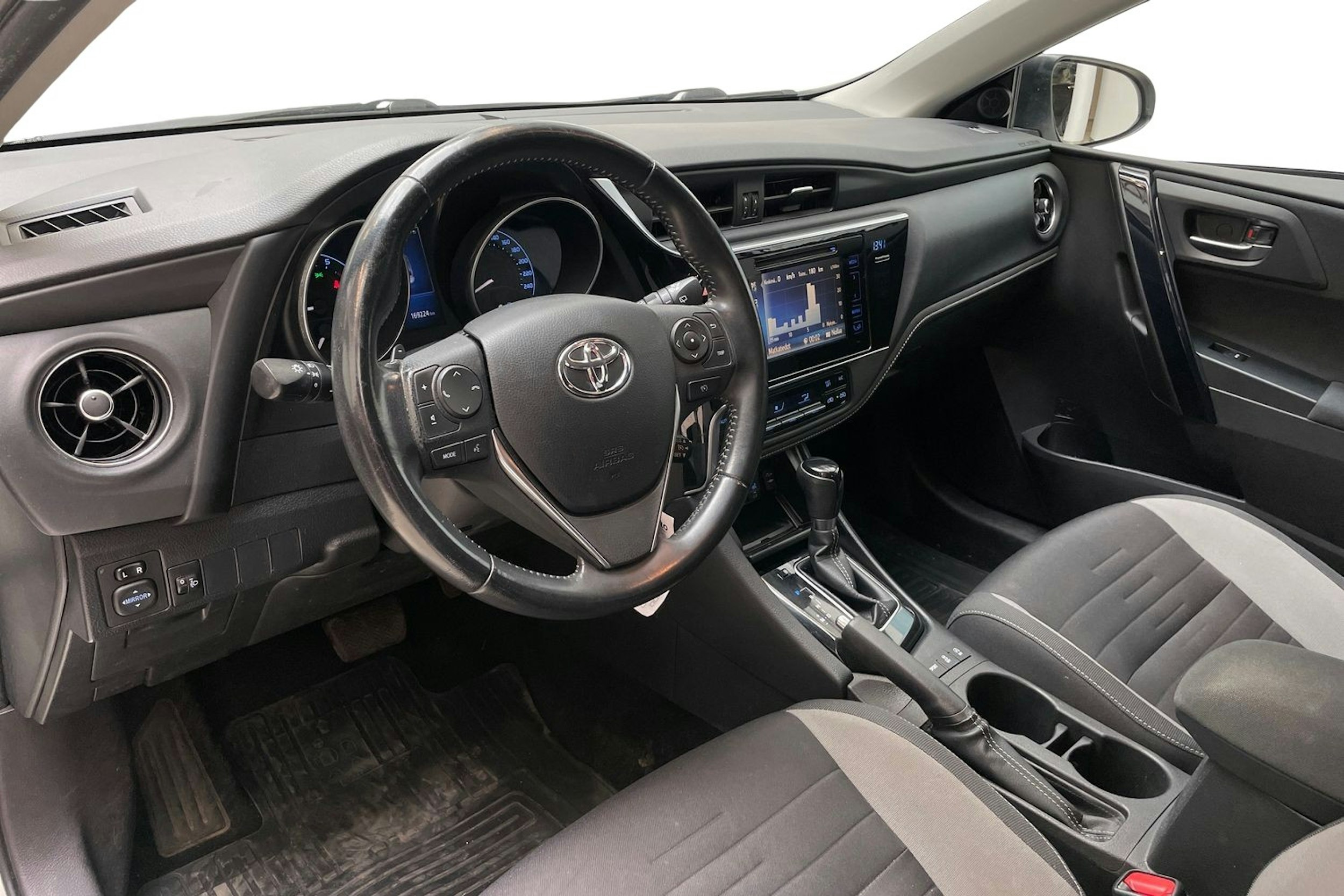 valkoinen Toyota Auris 2017 kuva 7.