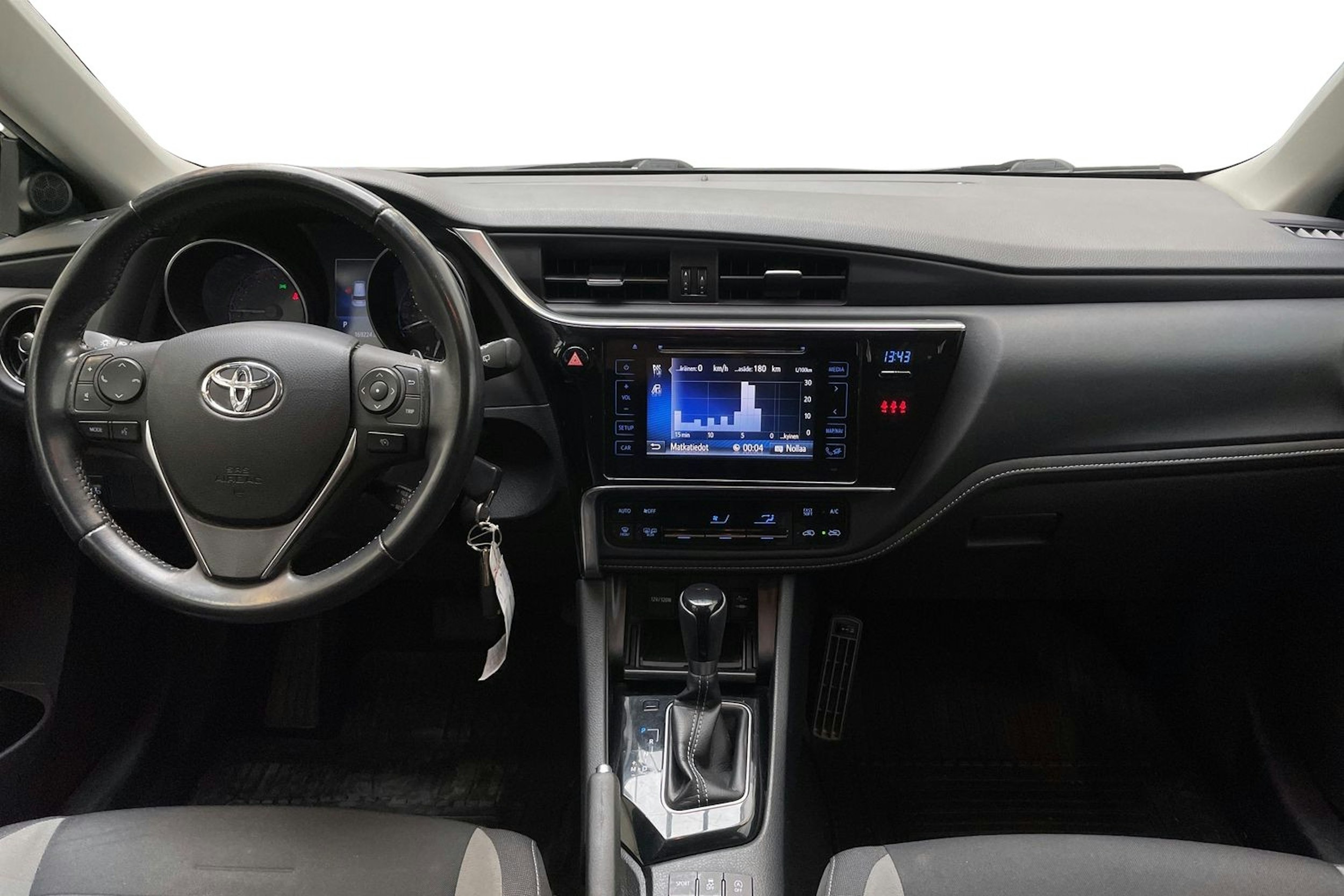 valkoinen Toyota Auris 2017 kuva 9.