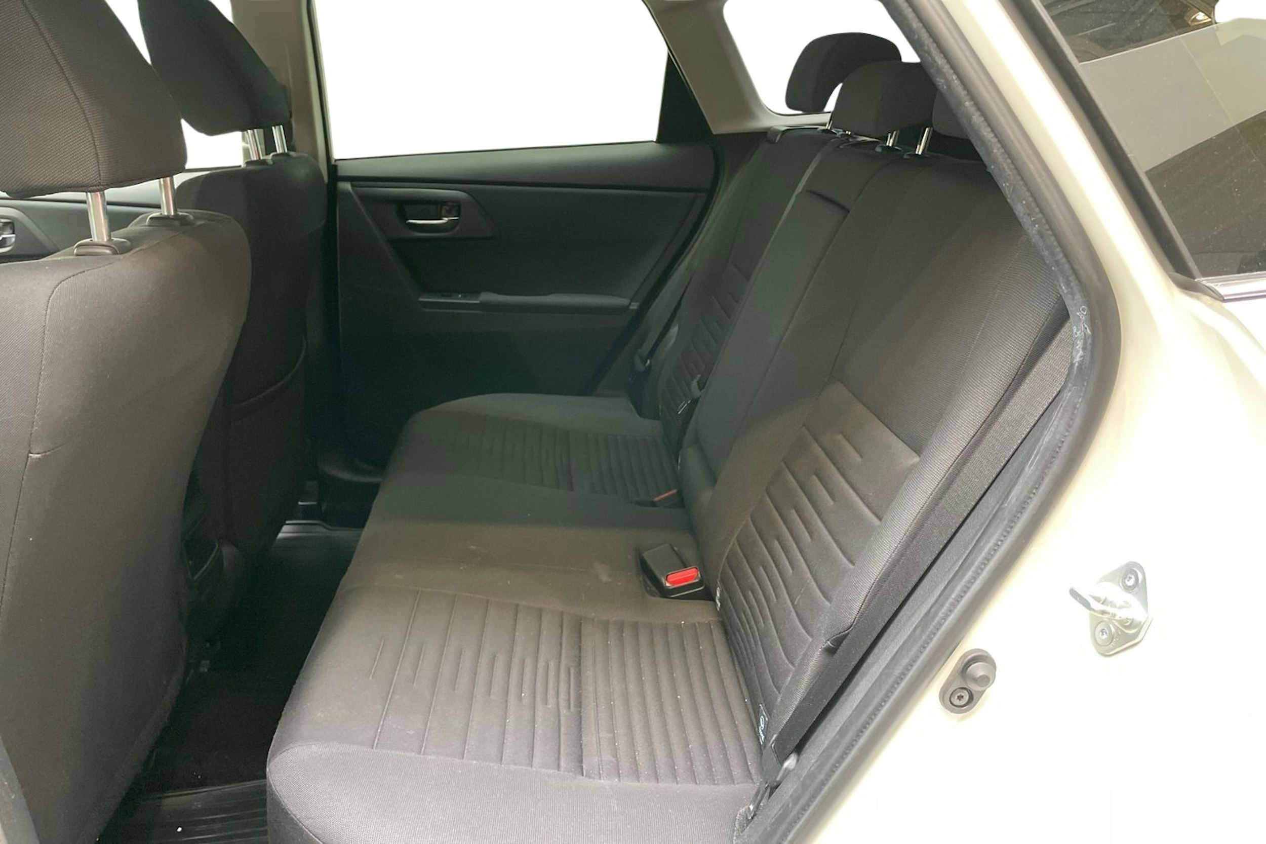 valkoinen Toyota Auris 2017 kuva 10.